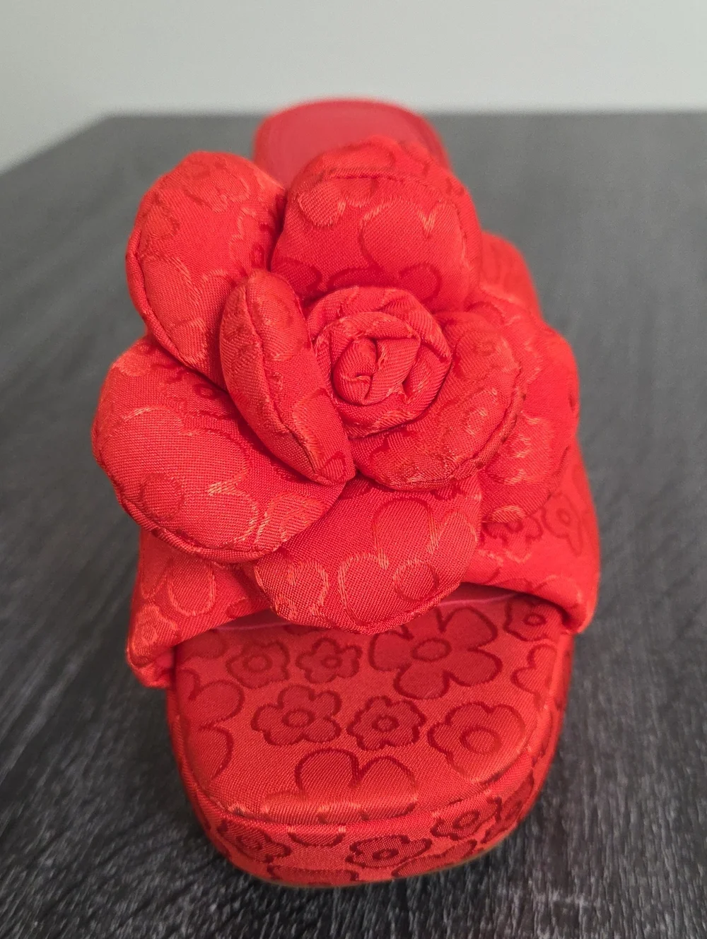 Gianni Bini Red Orange Floral Platform Mule 8M. 3D Rose-Accent Thick Front Strap - Picture 2 of 12